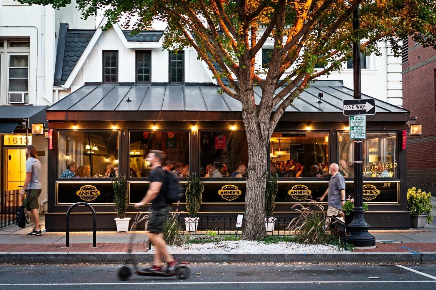 Annie's Paramount Steakhouse